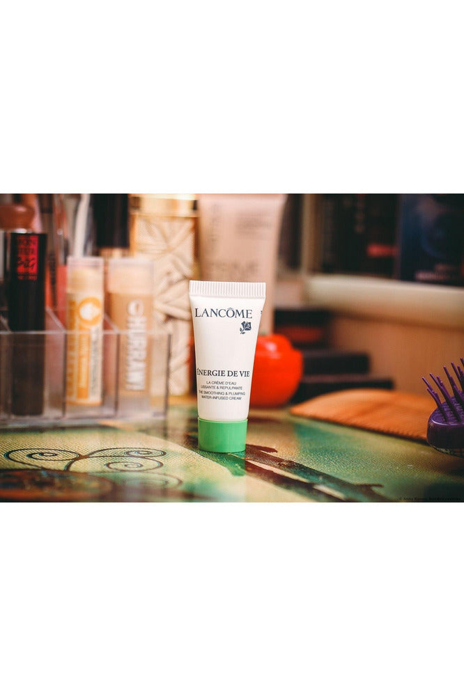 Buy Lancome Energie De Vie Smoothing and Plumping Cream - 5ml [Sample] in Pakistan