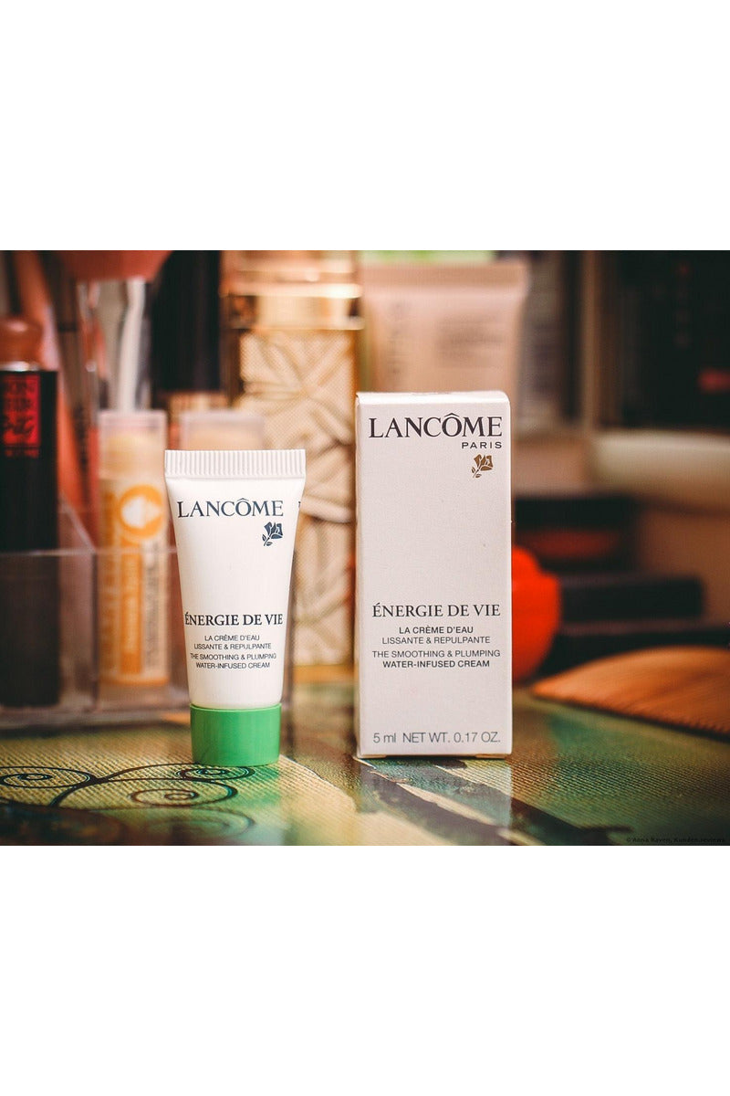 Buy Lancome Energie De Vie Smoothing and Plumping Cream - 5ml [Sample] in Pakistan