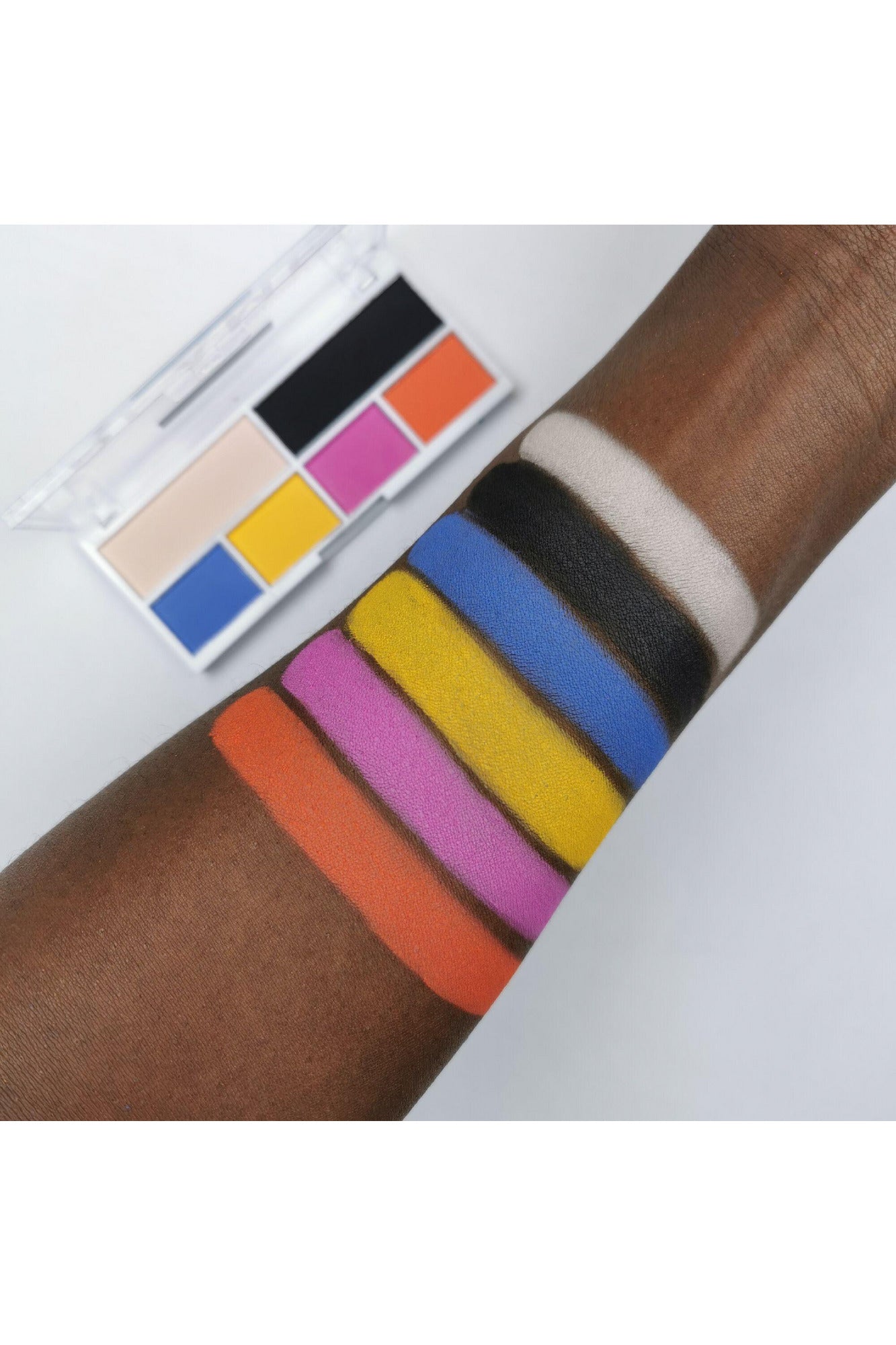 Buy Revolution Relove Colour Play Dreamer Eyeshadow Palette in Pakistan