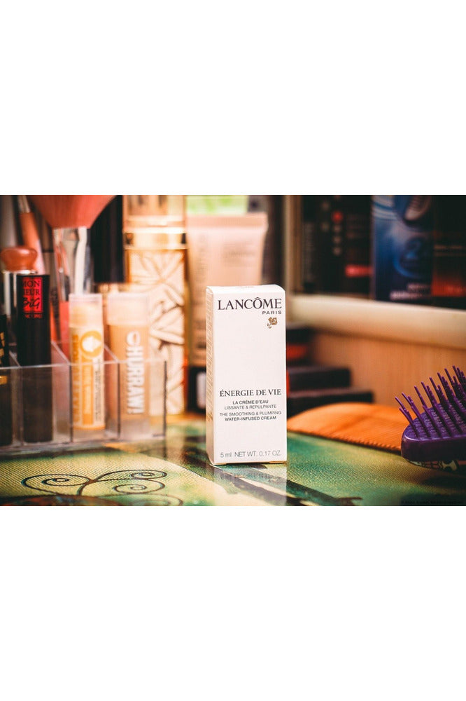 Buy Lancome Energie De Vie Smoothing and Plumping Cream - 5ml [Sample] in Pakistan