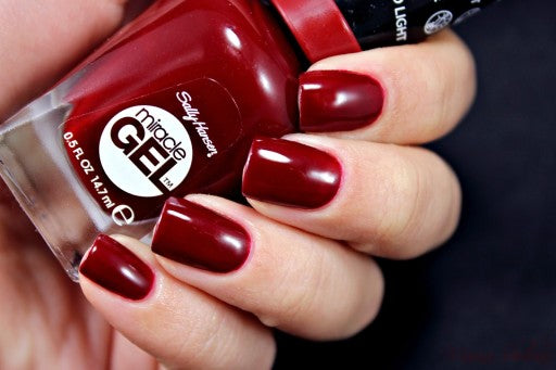 Buy Sally Hansen Esmalte Miracle Gel Nail Polish - 474 Cant Beet Royalty in Pakistan